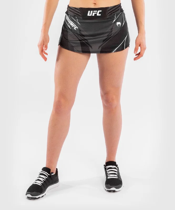 Men's pleated front twill shorts for a classic and sophisticated appearanceJupe-Short Femme UFC Venum Authentic Fight Night - Noir Men's pleated front twill shorts for a classic and sophisticated appearanceJupe-Short Femme UFC Venum Authentic Fight Night - Noir
