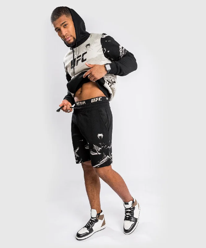 Men's distressed cotton shorts for a bohemian - inspired styleShort en Coton UFC Venum Authentic Fight Week 2.0 - Noir/Sable Men's distressed cotton shorts for a bohemian - inspired styleShort en Coton UFC Venum Authentic Fight Week 2.0 - Noir/Sable