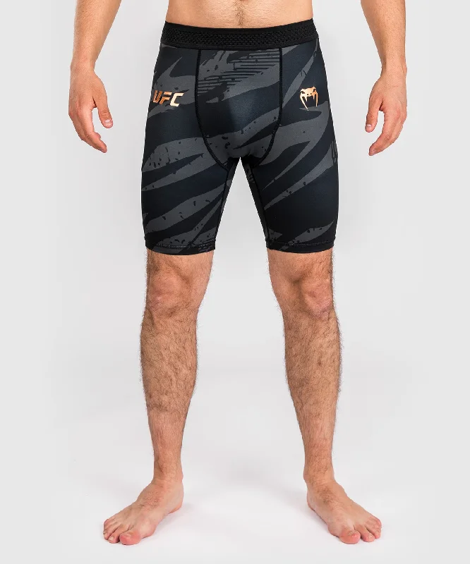 Men's flat - front chino shorts for semi - formal summer eventsShort Vale Tudo pour Hommes UFC Adrenaline by Venum Fight Week - Urban Camo Men's flat - front chino shorts for semi - formal summer eventsShort Vale Tudo pour Hommes UFC Adrenaline by Venum Fight Week - Urban Camo