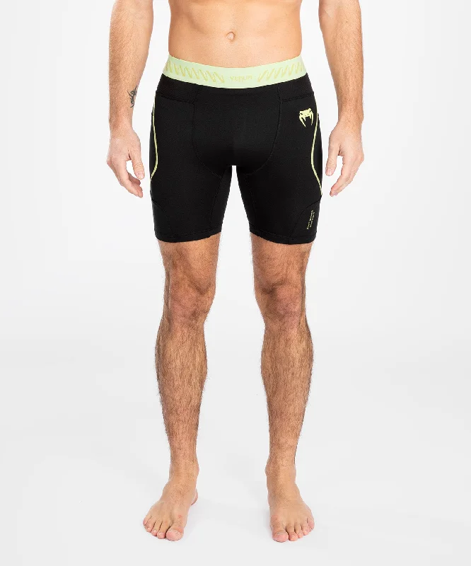 Men's high - waisted swim shorts with UPF protection for beach vacationsShorts Vale Tudo Pour Hommes Venum Fusion 2.0 - Noir/Jaune Men's high - waisted swim shorts with UPF protection for beach vacationsShorts Vale Tudo Pour Hommes Venum Fusion 2.0 - Noir/Jaune