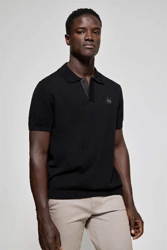 Men's color - block polo shirts with a bold fashion statementPolo de punto color negro de manga corta y logo Polo Club