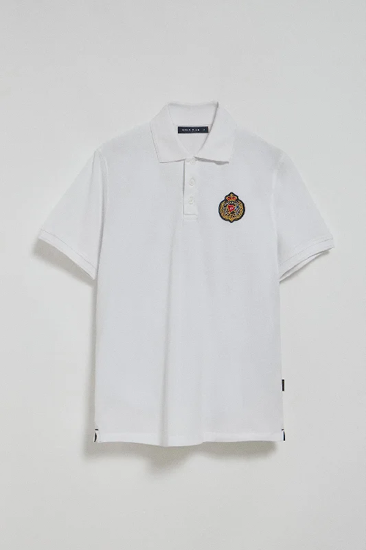Men's plus size golf polo shirts in moisture wicking fabricPolo Nautic blanco con detalle de parche naútico en el pecho