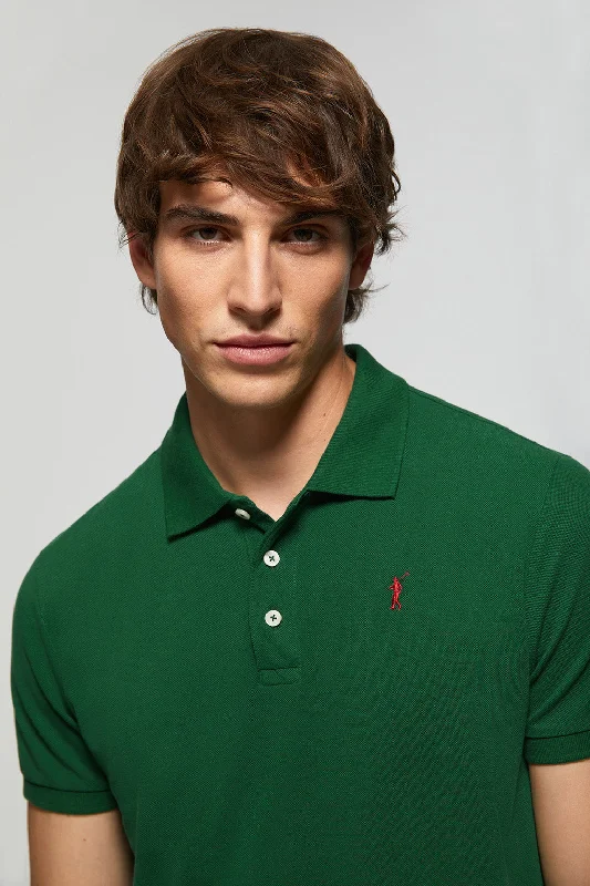 Men's reversible polo shirts with two different looksPolo verde botella piqué con tapeta de tres botones y logo bordado