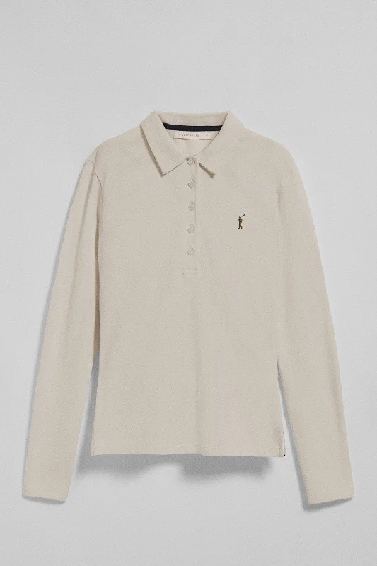 Men's color - block polo shirts with a bold fashion statementPolo Priyanka beige de cinco botones con bordado Rigby Go