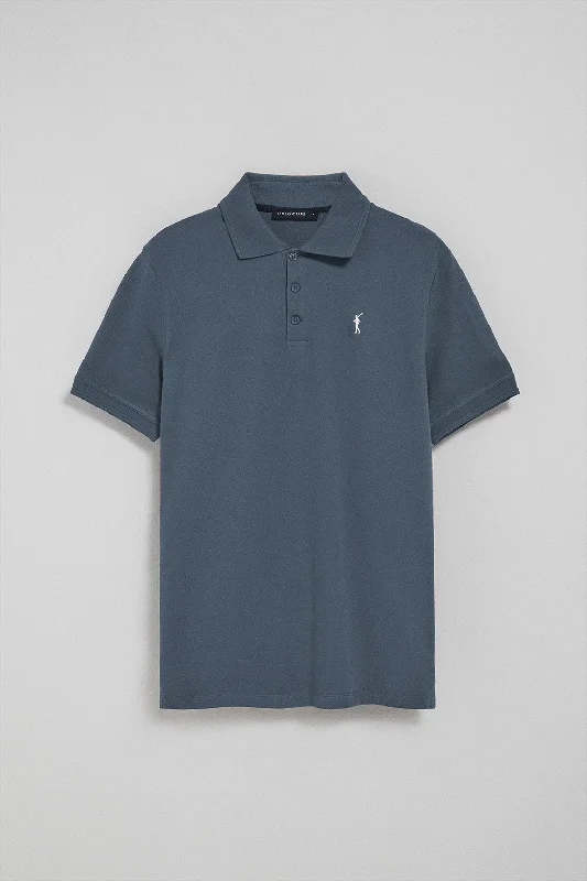 Men's button - down spread collar polo shirts for business casualPolo de tres botones azul denim con logo bordado Rigby Go