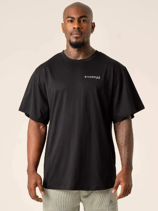Men's plus - size pocket t - shirts with a classic lookAdvance Oversized T-Shirt - Black