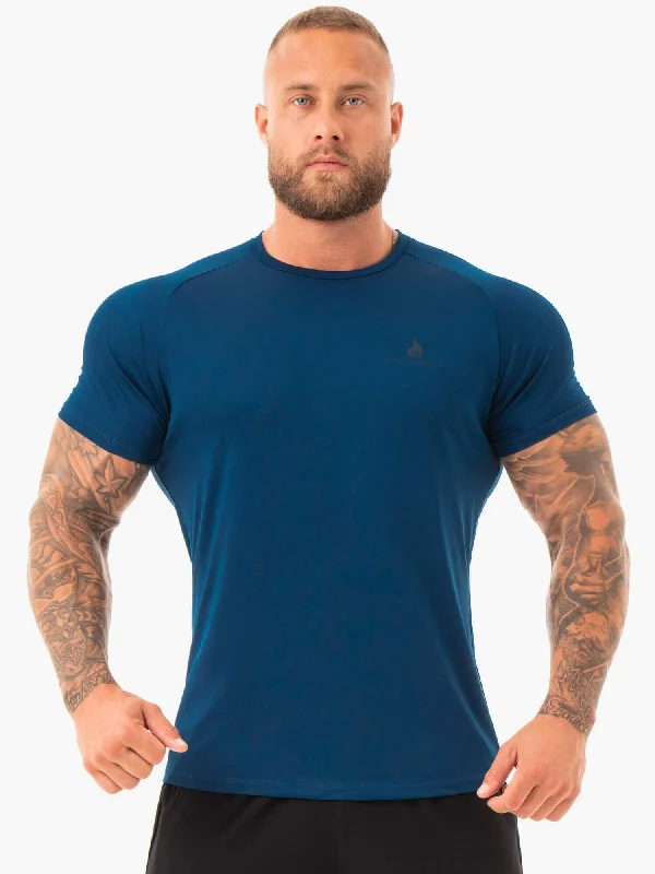 Men's printed Hawaiian t - shirts for tropical vacationsBreeze T-Shirt - Navy