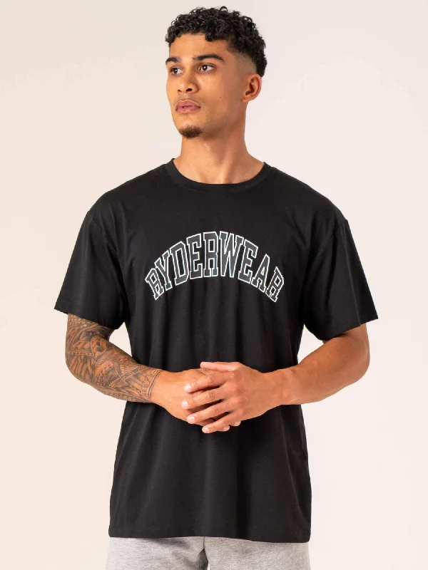Men's slim - fit graphic t - shirts with vintage rock band printsMen's Collegiate T-Shirt - Black