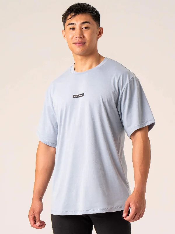 Men's distressed denim - look t - shirts with a rugged appealTerrain T-Shirt - Ice Blue